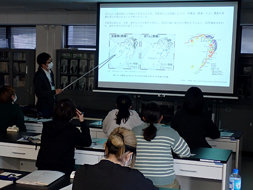 大阪湾の海洋環境や海産藻類についての講義